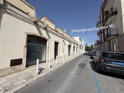 Antico Locale Al Piano Terra, In Pietra, Vari Utilizzi e Possibilit&agrave; Di Ampliamento